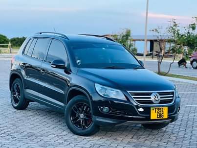 A picture of VOLKSWAGEN TIGUAN Top Speed 260Km hr 4MOTION GEAR Year 2008