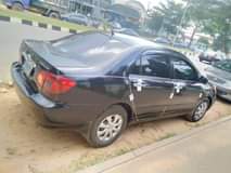 A picture of 2005 TOYOTA Corolla LE