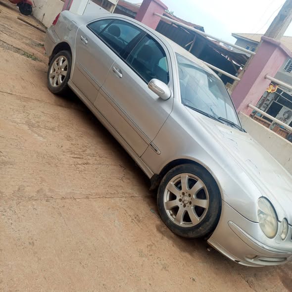 A picture of Benz E230 Automatic transmission Complete pure first body Untouched engine
