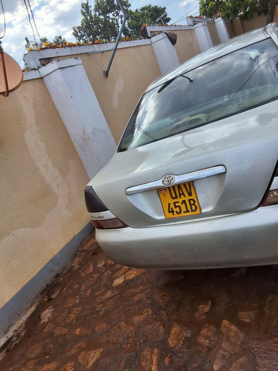 A picture of 2004 Toyota Mark 2grande Beams 2000 2004