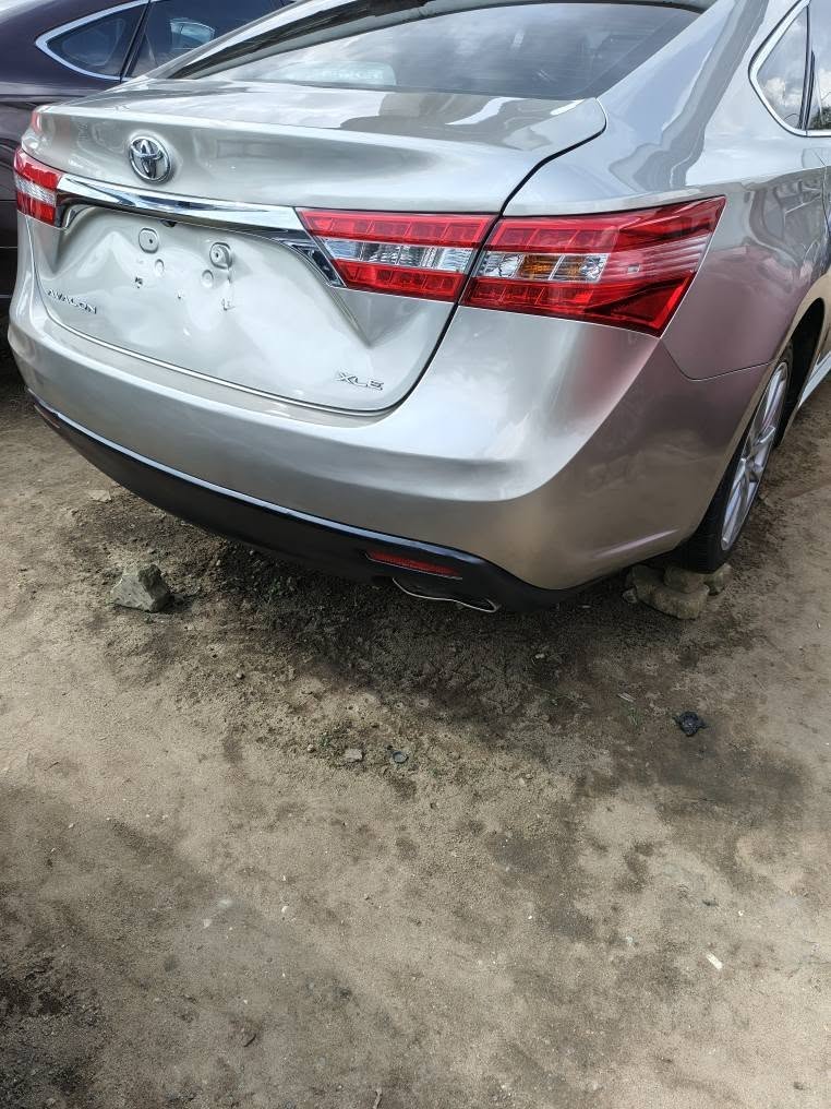 A picture of Toyota Avalon 2018 toks
