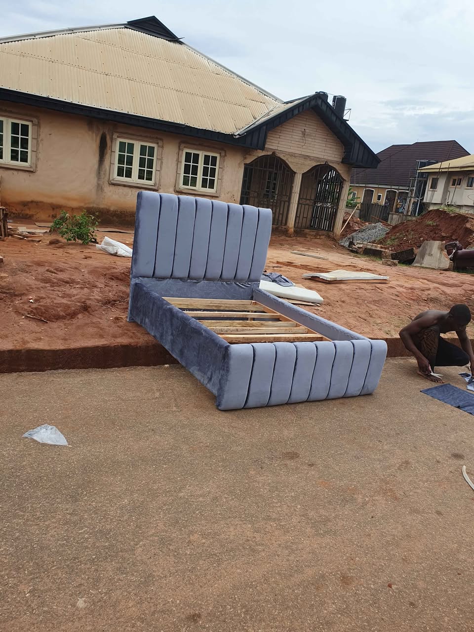 A picture of Straight line bed