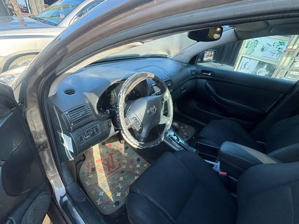 A picture of Toyota Avensis 2006