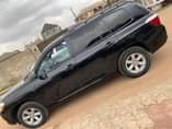A picture of Toyota Highlander 2010