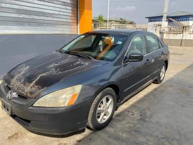 A picture of 05 Honda Accord supper clean first body wit zero issues