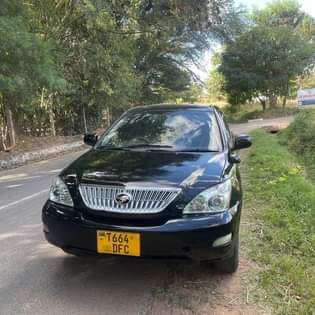 A picture of Toyota harrier for sale 0685136087