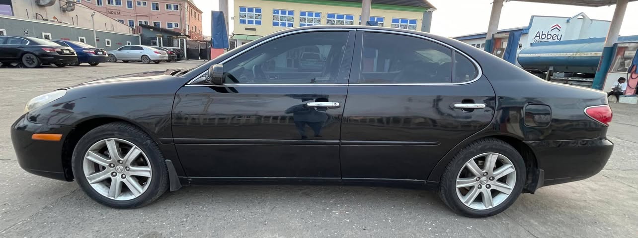 A picture of  TOKUMBO STANDARD HOT DEAL REGISTERED. Lexus ES330 Full Option