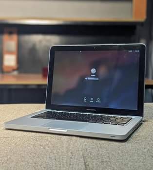 A picture of Apple laptop