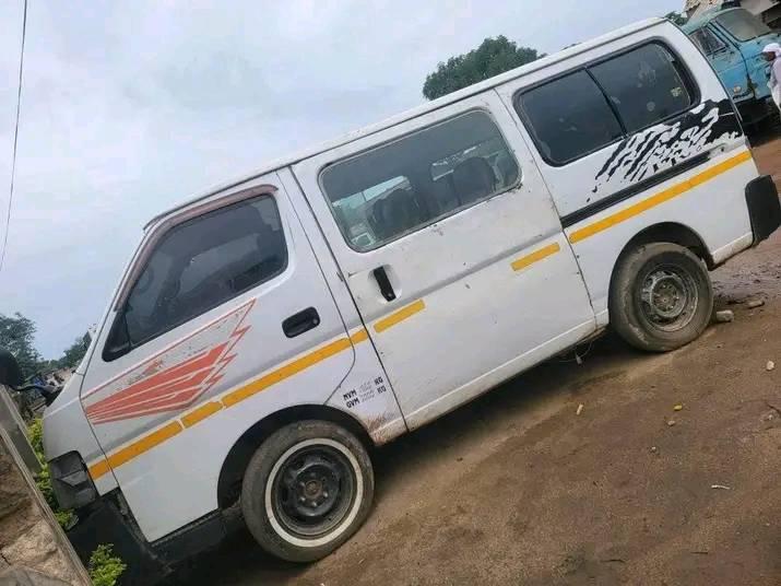 used nissan caravan