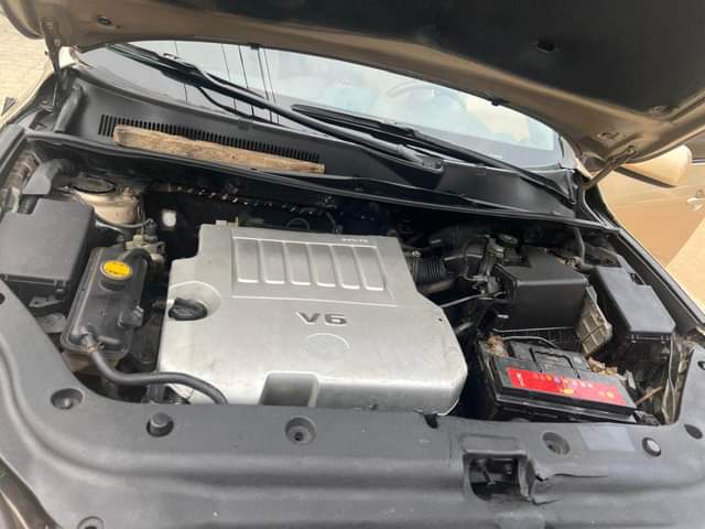 A picture of Toyota Rav 200