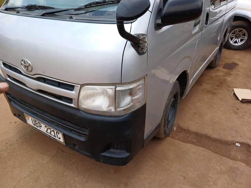 A picture of Toyota Hiece drone nice van 2012
