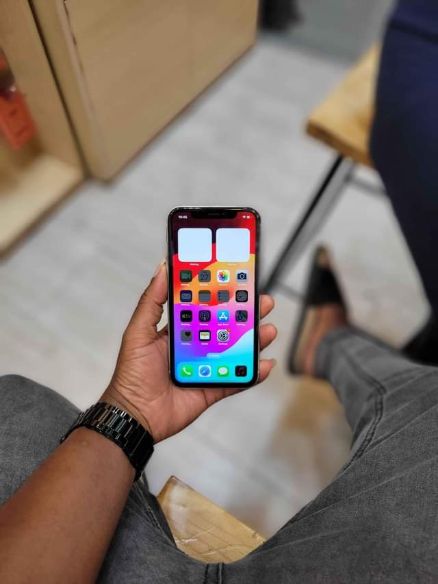 A picture of iPHONE XR CLEAN MNO