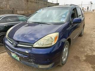 A picture of 2004 TOYOTA SIENNA XLE LIMITED EDITION
