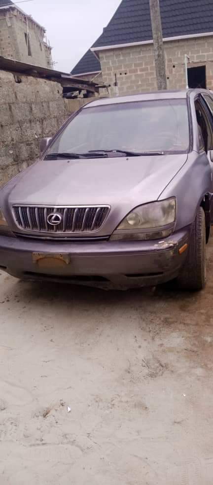 A picture of Lexus Rx300