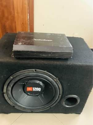 A picture of Rockford fosgate amplifier and jbl subwoofer