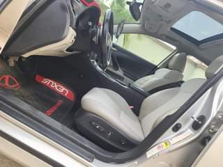 A picture of LEXUS IS250