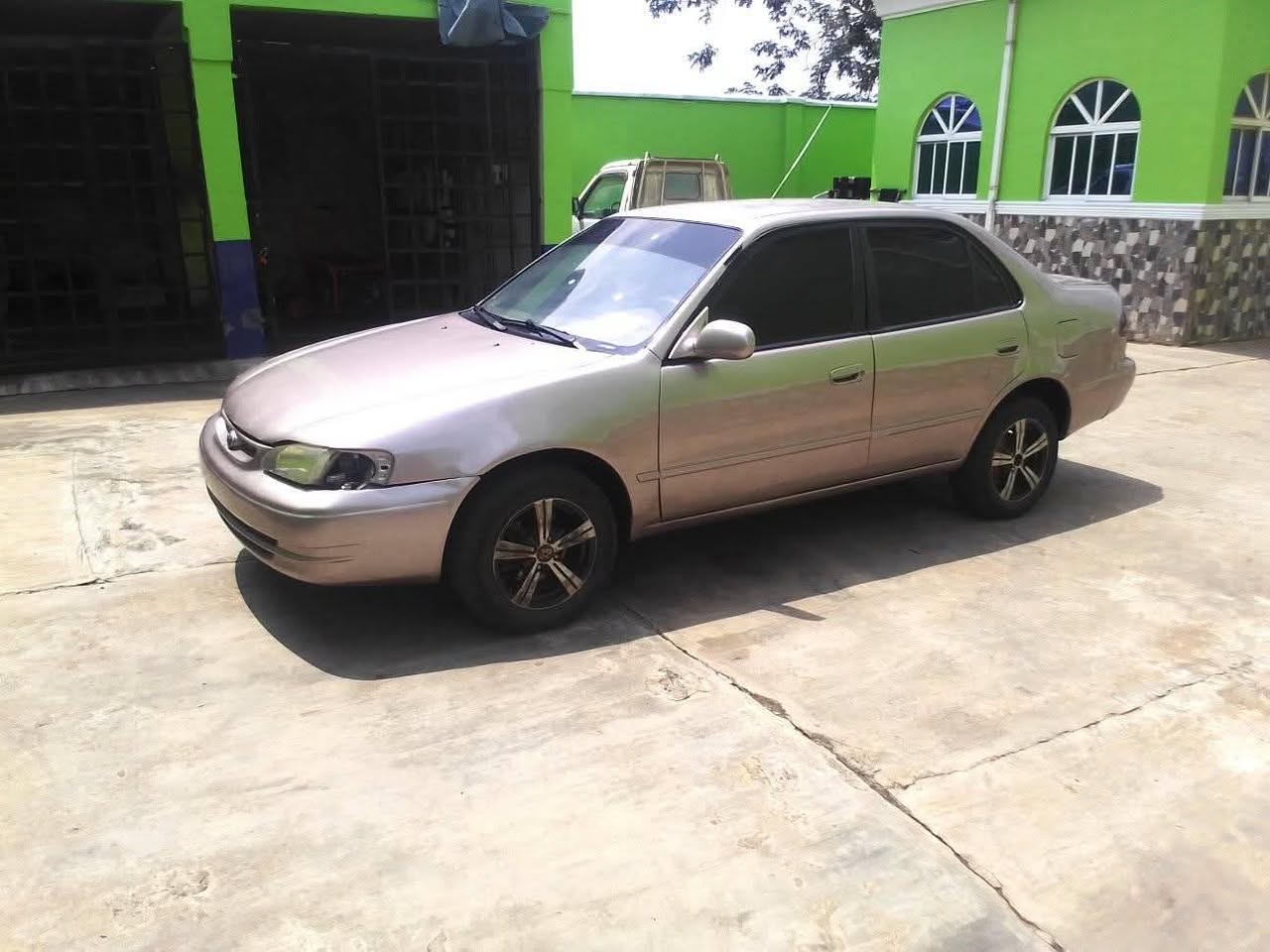 A picture of 2000 Toyota corolla
