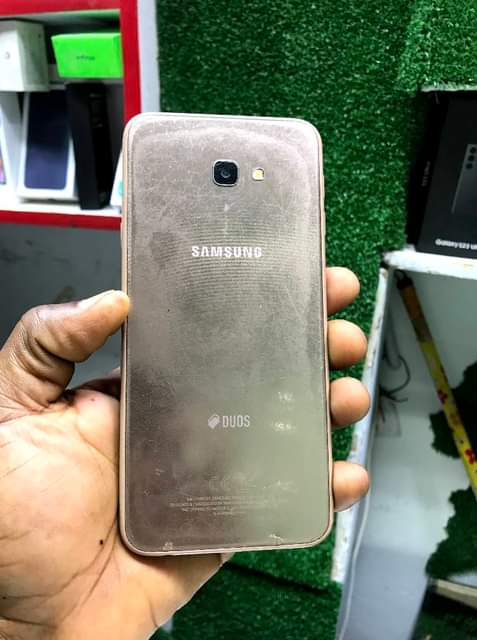 A picture of Samsung j4 gb 32