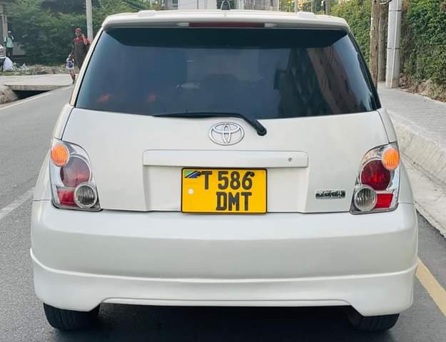 A picture of TOYOTA I S T