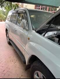 A picture of Landcruiser Vx Engine 2uz