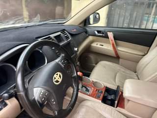A picture of 2010 Toyota Highlander Limited