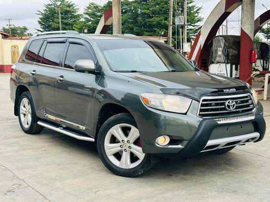 A picture of 2010 Toyota Highlander