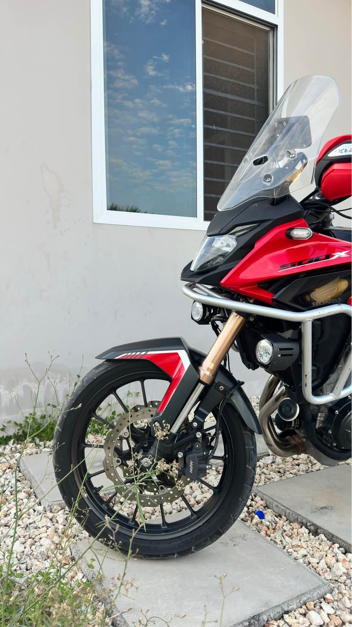 A picture of Honda CB500x 2023