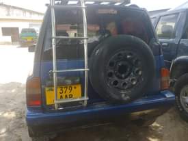 A picture of suzuki escudo nzuri sana inauzwa