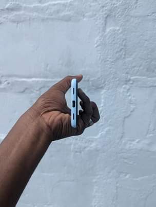 A picture of Google pixel 4a Gb128 Ram6 Imenyooka mno Haina crack Location