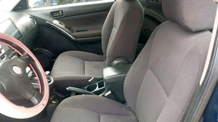 A picture of Toyota matrix 2005 model