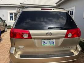 A picture of Toyota sienna 2007