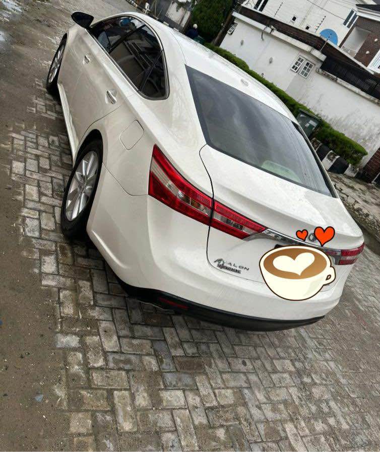 A picture of Toyota Avalon XLE 2013