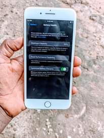 A picture of Iphone 7 plus mpyaaa mnooo gb128 bh99 finger saaf