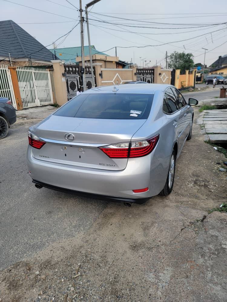 A picture of 2013 Lexus ES350
