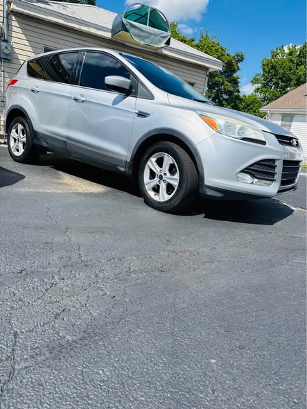 A picture of 2016 Ford escape