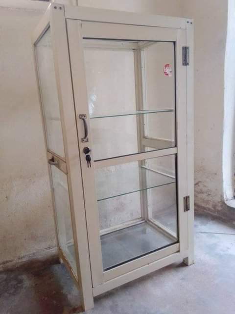 A picture of Show glass