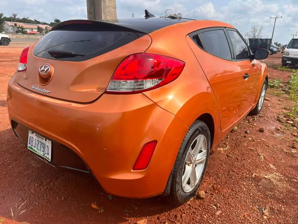 A picture of Hyundai veloster 2013