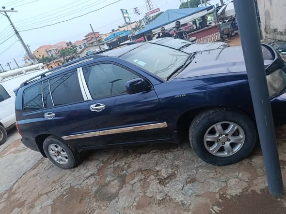 A picture of 2003 Toyota Highlander Registered