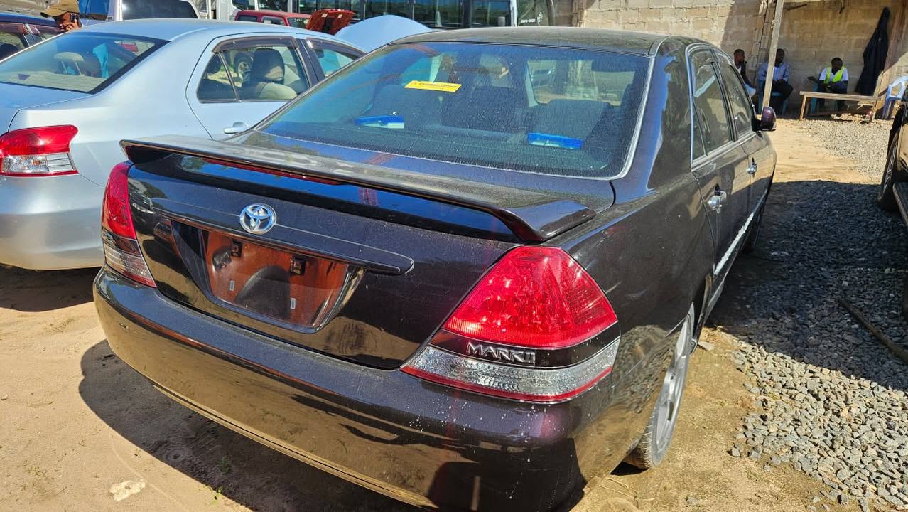 A picture of Toyota Mark 2 gx115 