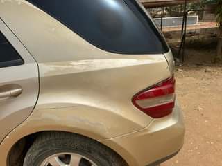 A picture of Extremely clean Benz ml350 2007 with first body just ac