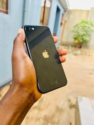A picture of iPhone SE 2nd Generation 64Gb at 280k Has Portrait Camera