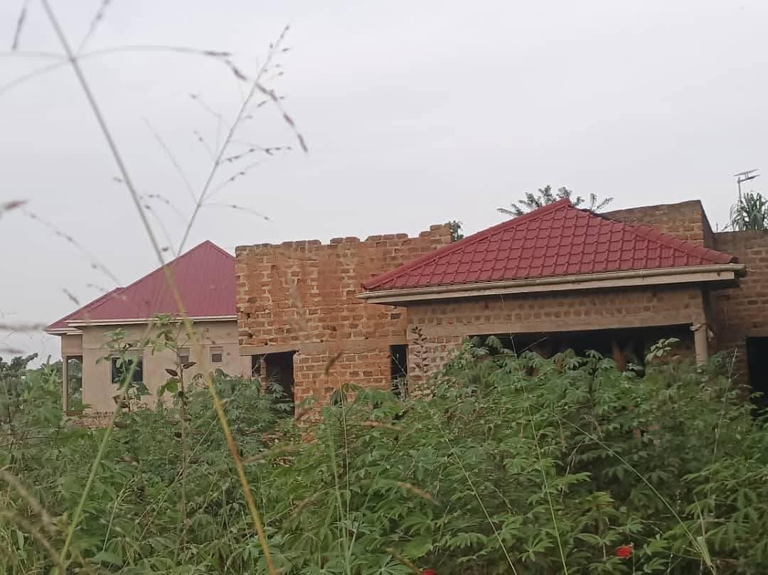 A picture of Shell house for sale on 12 decimals at 57M with