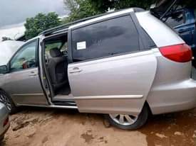 A picture of Toyota sienna