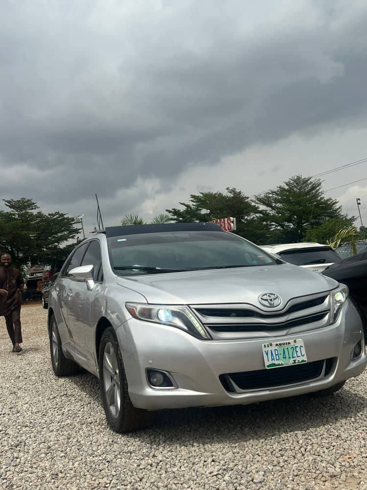 A picture of DISTRESS TOKS STANDARD 2014 Toyota Venza V6 14M Full option