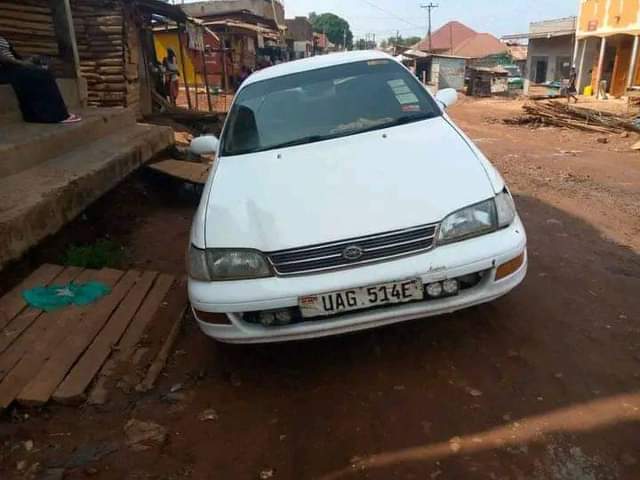 A picture of 1998 Toyota Corona White