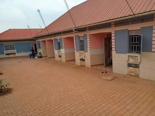 A picture of Double rooms houses at Mutungo for rent