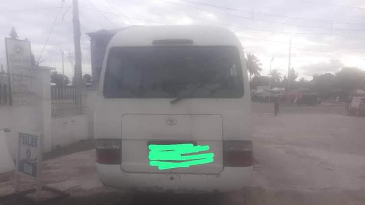 A picture of Toyota costars bus 2000model everything is perfect Ac chiling 15
