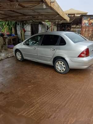 A picture of Peugeot 307 Sedan