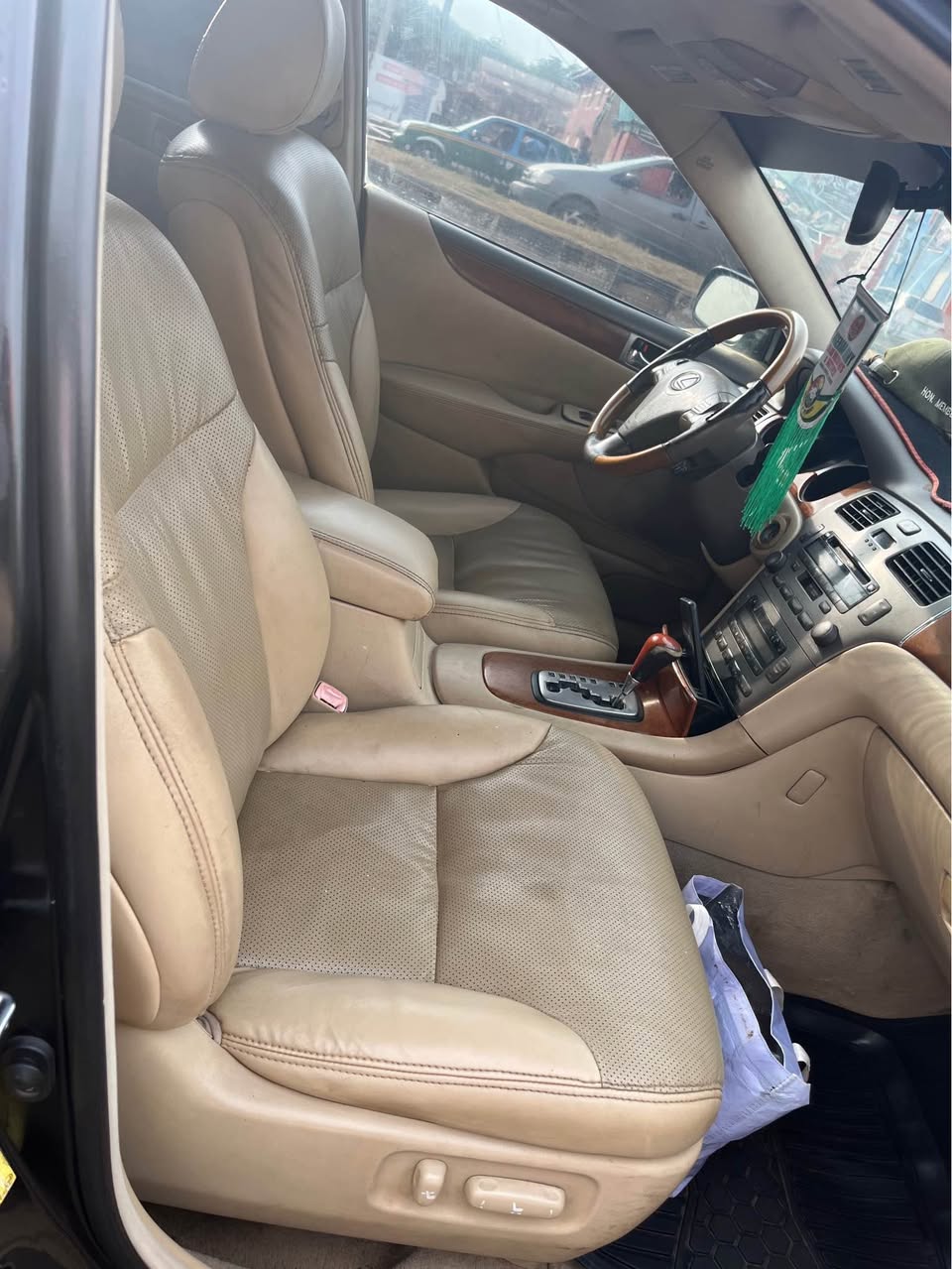 A picture of Lexus Es330