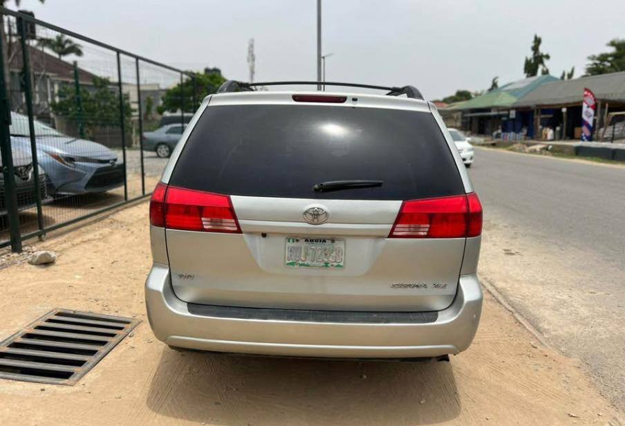 A picture of Toyota Sienna